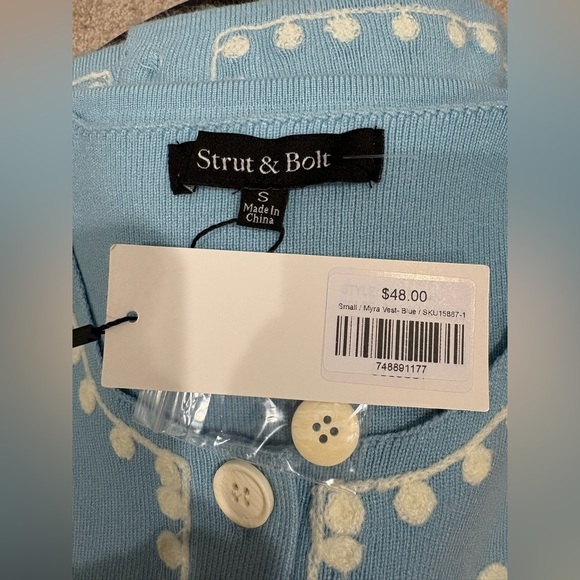 NWT Blue Embroidered Vest Size Small Button Up Boho Boutique - Picture 4 of 5